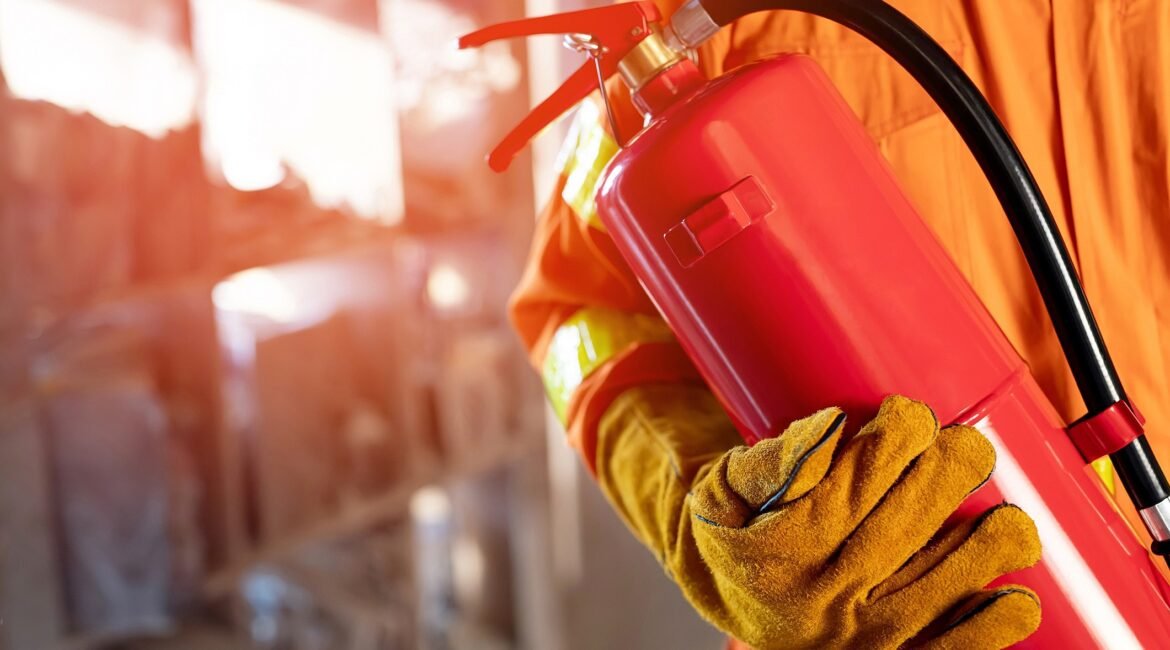 IT-02 do Corpo de Bombeiros conceitos básicos de segurança contra incêndio que todo profissional precisa dominar