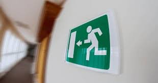 Terminologia da IT-03 aplicada às rotas de fuga os termos técnicos que garantem segurança humana nas edificações